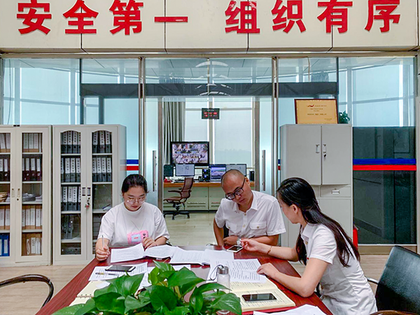 6月20日，運(yùn)行指揮中心協(xié)同各保障單位組織開展了2019年大面積航班延誤應(yīng)急處置演練。.png