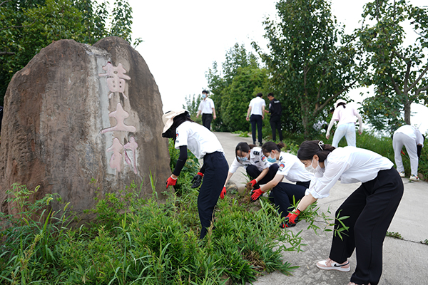 “助力鄉(xiāng)村振興，踐行艱苦奮斗” 將新員工黨性教育活動搬到對口幫扶村2.jpg